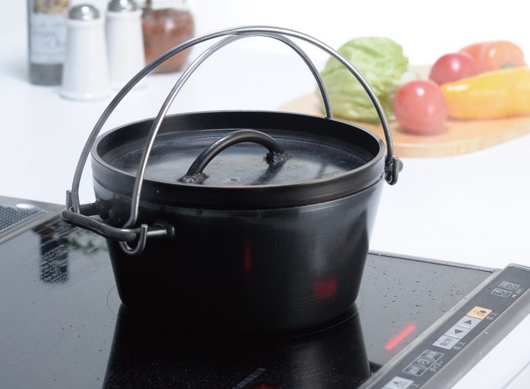 Uniflame UF Dutch Oven